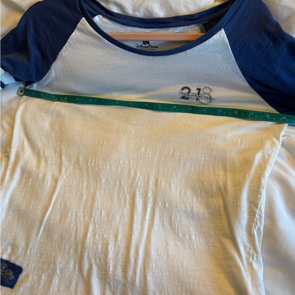 Walt Disney World 2018 Embroidered Raglan Blue and White T-Shirt size Small - Picture 9 of 17